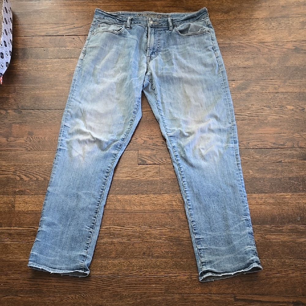 American Eagle Outfitters Light Blue Relaxed Jeans